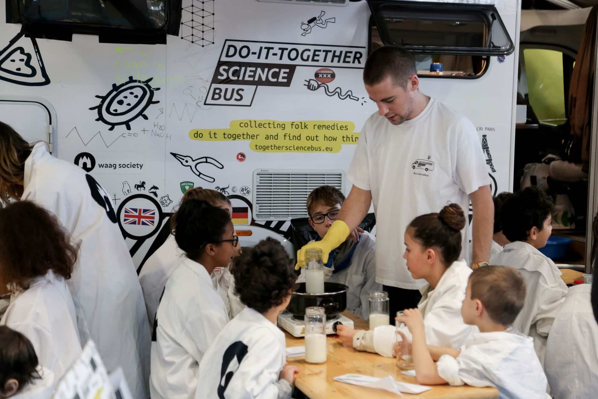 Science Bus 2 Citizen science: empowering communities to address the challenges of our time