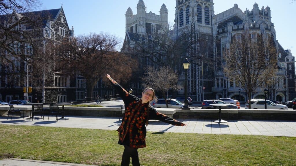 Francesca Anselmi, alumna of the FIRE doctoral school at the Learning Planet Institute, spent the first twenty-four years of her life in Padua, Italy. The first woman in her family to study in the sciences, she made a study trip to Paris in the 2000s. This Parisian sojourn was the starting point of a path of trust and interdisciplinarity that took her from Paris to New York. Interview.