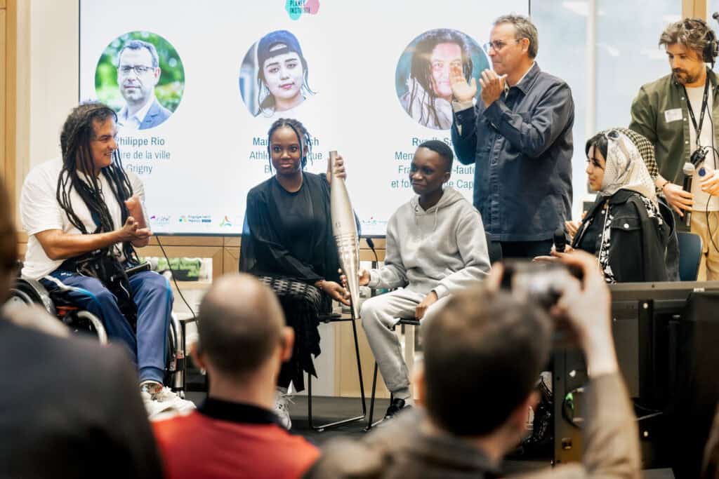 Grigny youngsters interview athletes as part of the ceremony in support of Olympic, Paralympic and refugee athletes ©QuentinChevrier
